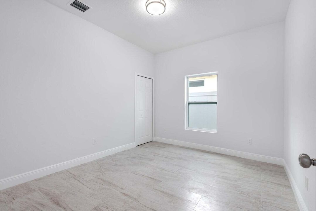 Active With Contract: $2,600 (3 beds, 2 baths, 1141 Square Feet)