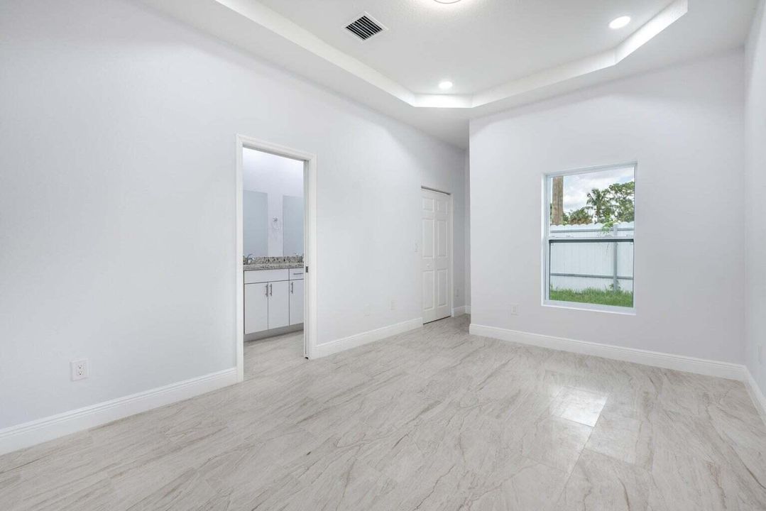 Active With Contract: $2,600 (3 beds, 2 baths, 1141 Square Feet)