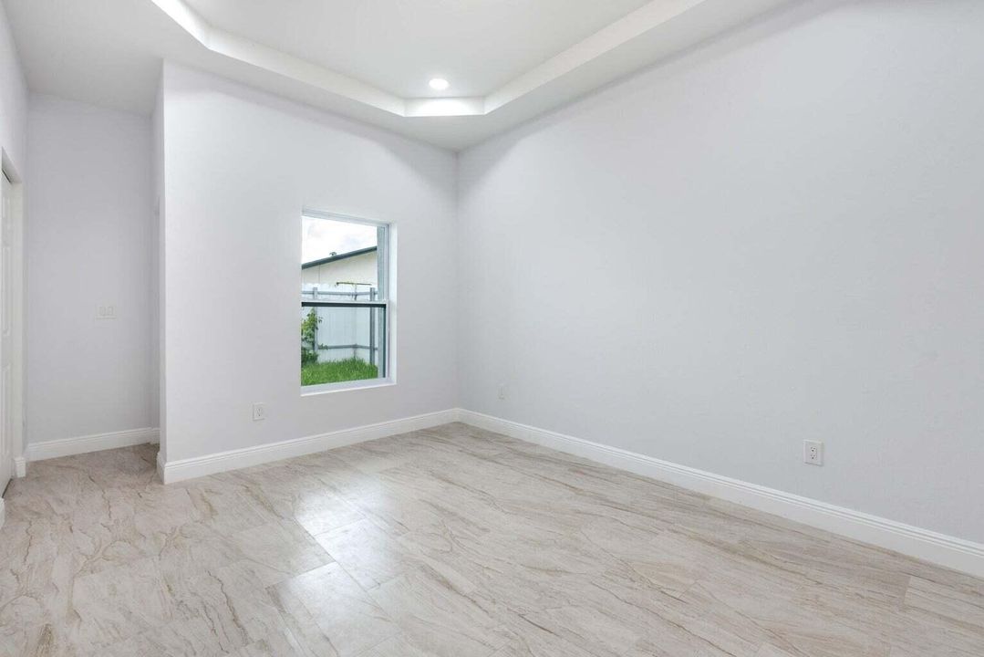 Active With Contract: $2,600 (3 beds, 2 baths, 1141 Square Feet)