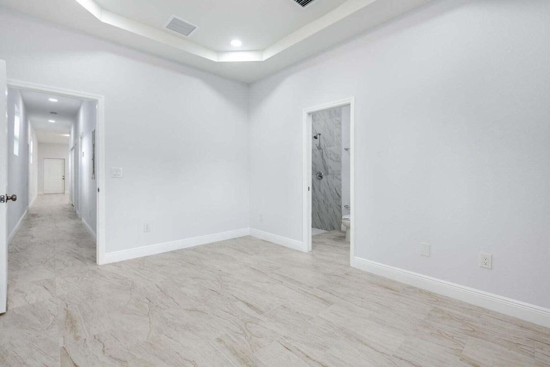 Active With Contract: $2,600 (3 beds, 2 baths, 1141 Square Feet)