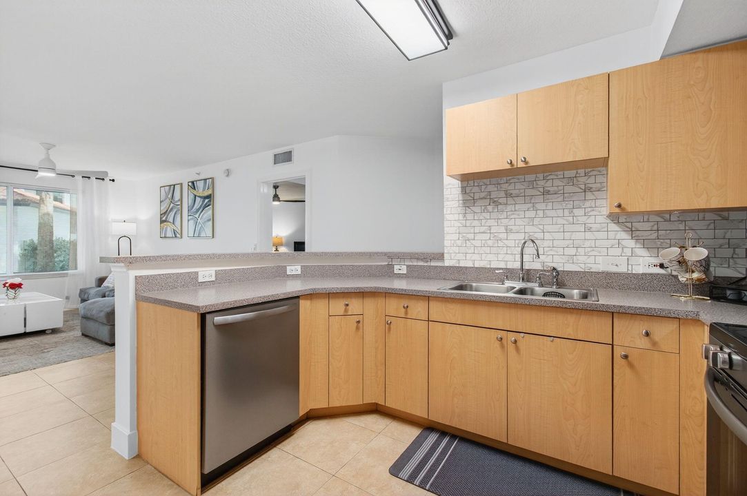 En Venta: $299,995 (3 camas, 2 baños, 1233 Pies cuadrados)