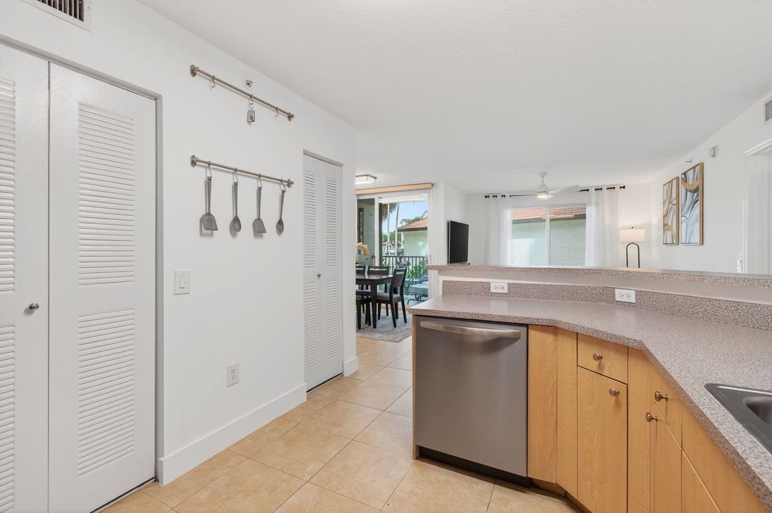 En Venta: $299,995 (3 camas, 2 baños, 1233 Pies cuadrados)