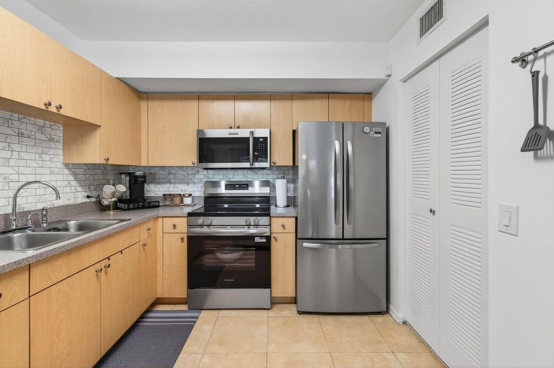 En Venta: $299,995 (3 camas, 2 baños, 1233 Pies cuadrados)