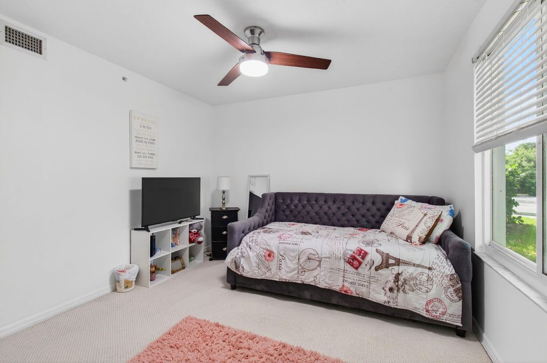 En Venta: $299,995 (3 camas, 2 baños, 1233 Pies cuadrados)