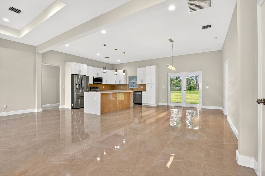 Под контрактом: $545,000 (4 спален, 3 ванн, 2183 Квадратных фут)