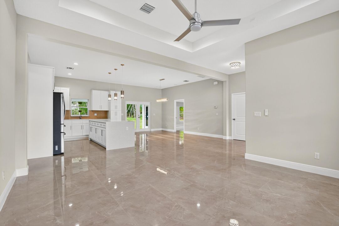 Под контрактом: $545,000 (4 спален, 3 ванн, 2183 Квадратных фут)