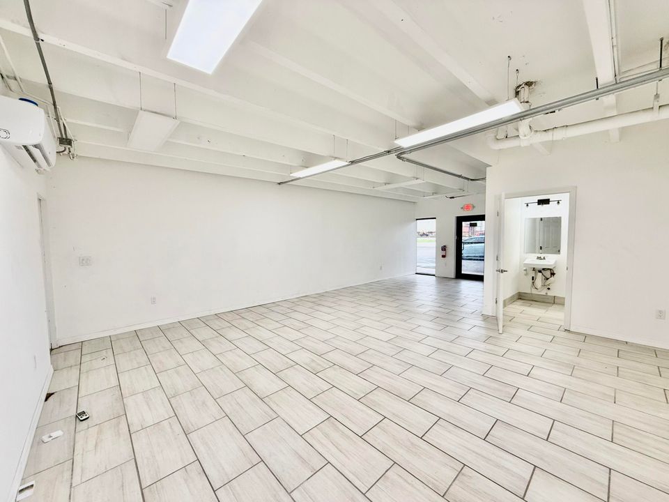 For Sale: $1,400 (0 beds, 0 baths, 6239 Square Feet)