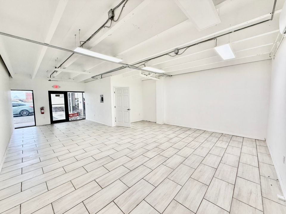 For Sale: $1,400 (0 beds, 0 baths, 6239 Square Feet)