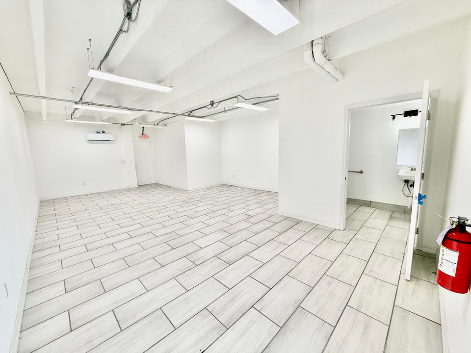 For Sale: $1,400 (0 beds, 0 baths, 6239 Square Feet)