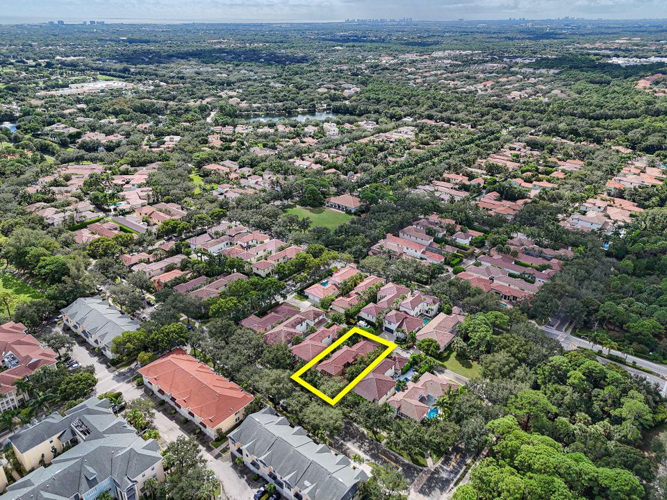 Activo con contrato: $1,295,000 (5 camas, 4 baños, 3618 Pies cuadrados)