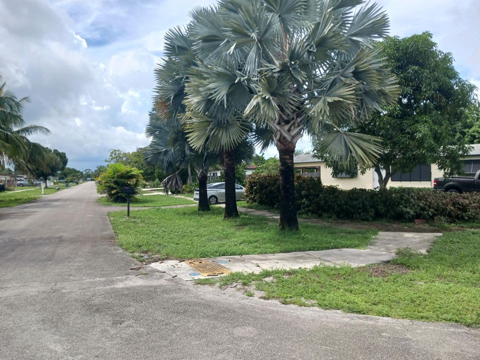 Active With Contract: $400,000 (3 beds, 2 baths, 1008 Square Feet)