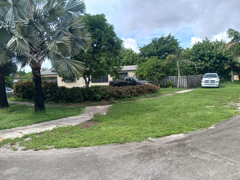 Active With Contract: $400,000 (3 beds, 2 baths, 1008 Square Feet)