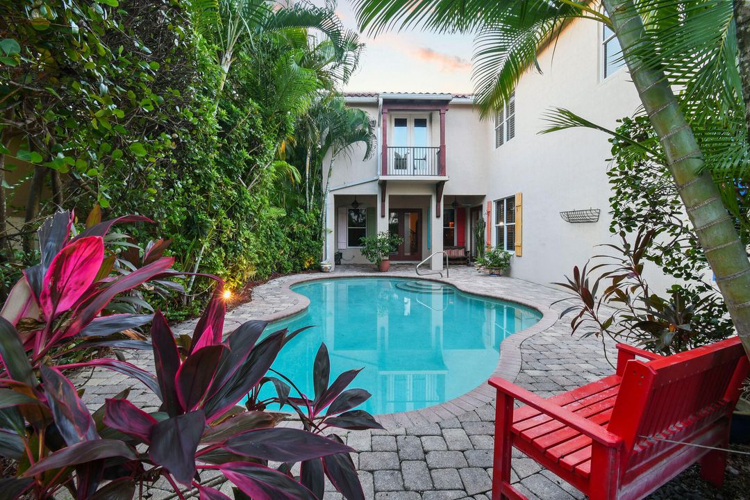 Activo con contrato: $1,295,000 (5 camas, 4 baños, 3618 Pies cuadrados)