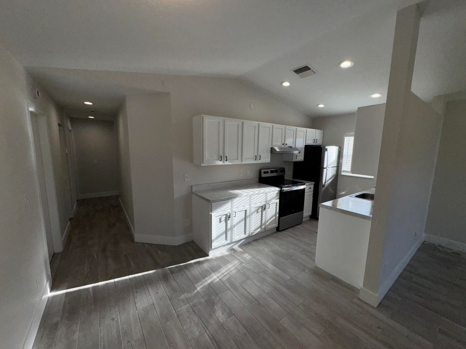 Recientemente alquilado: $2,395 (3 camas, 2 baños, 1084 Pies cuadrados)