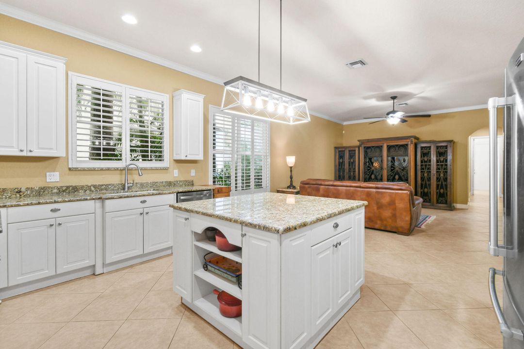 Activo con contrato: $1,295,000 (5 camas, 4 baños, 3618 Pies cuadrados)