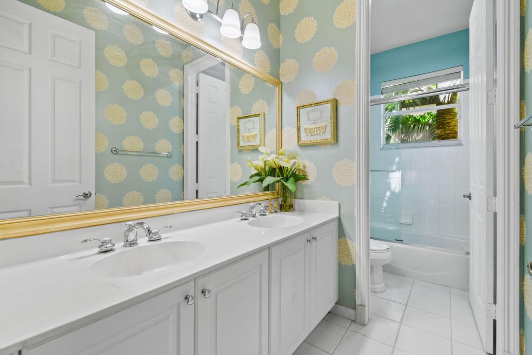 Activo con contrato: $1,295,000 (5 camas, 4 baños, 3618 Pies cuadrados)