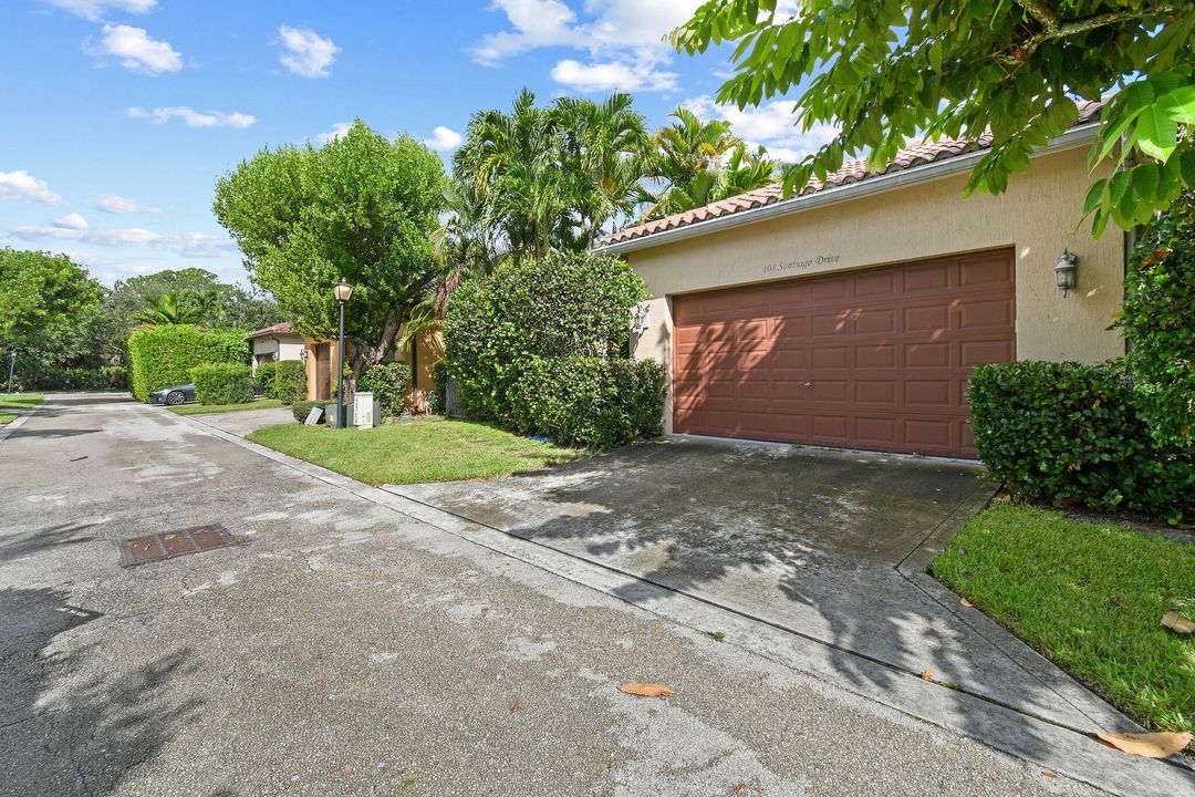 Activo con contrato: $1,295,000 (5 camas, 4 baños, 3618 Pies cuadrados)