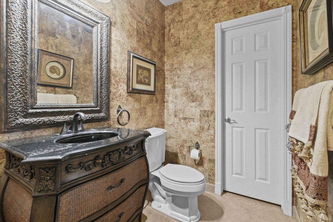 Activo con contrato: $1,295,000 (5 camas, 4 baños, 3618 Pies cuadrados)