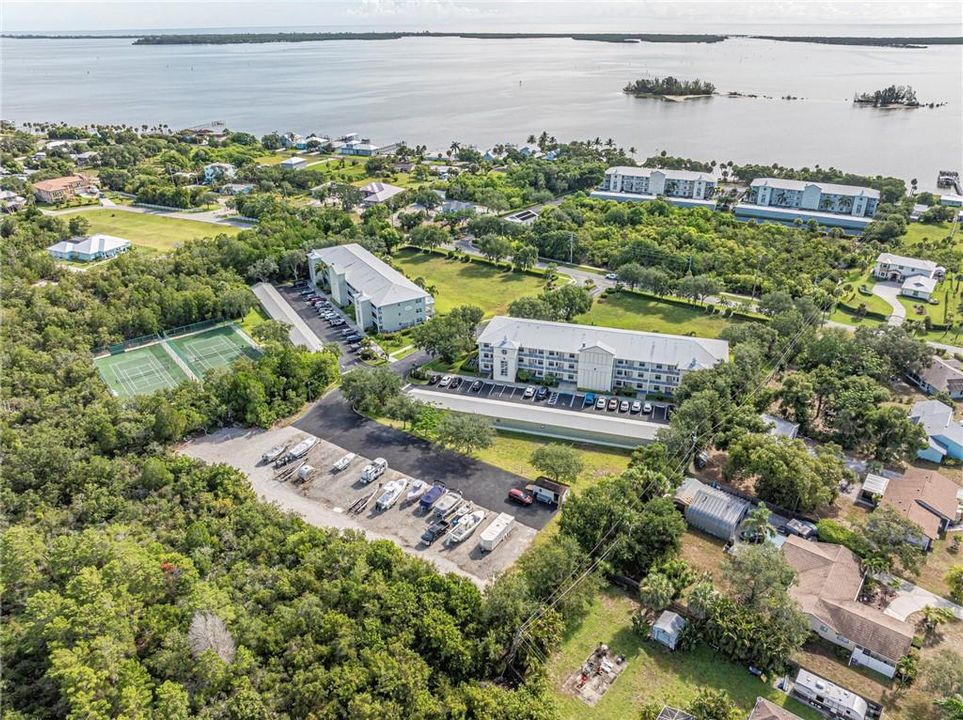 最近售出: $299,000 (3 贝兹, 2 浴室, 1261 平方英尺)