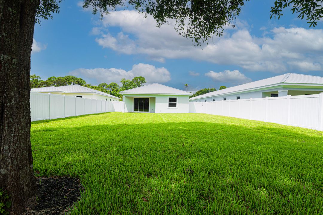 Activo con contrato: $749,000 (4 camas, 3 baños, 1947.5 Pies cuadrados)