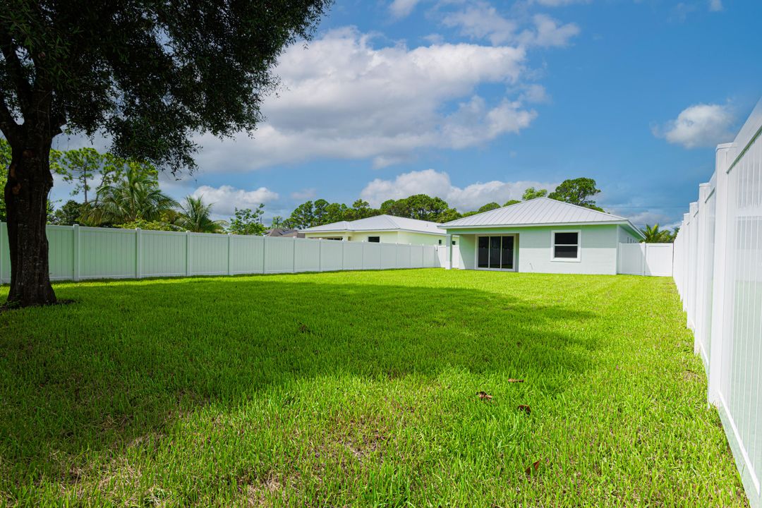 Activo con contrato: $749,000 (4 camas, 3 baños, 1947.5 Pies cuadrados)