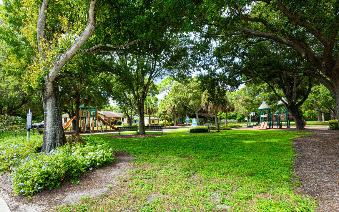 Activo con contrato: $749,000 (4 camas, 3 baños, 1947.5 Pies cuadrados)