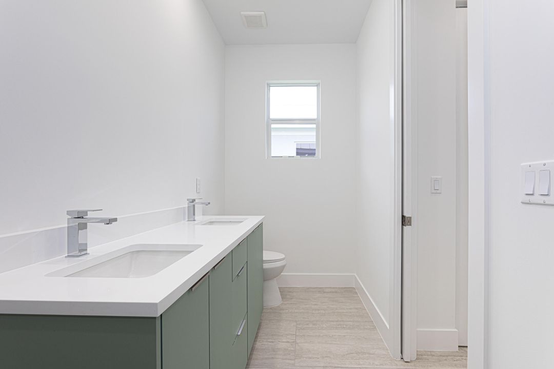 Activo con contrato: $749,000 (4 camas, 3 baños, 1947.5 Pies cuadrados)