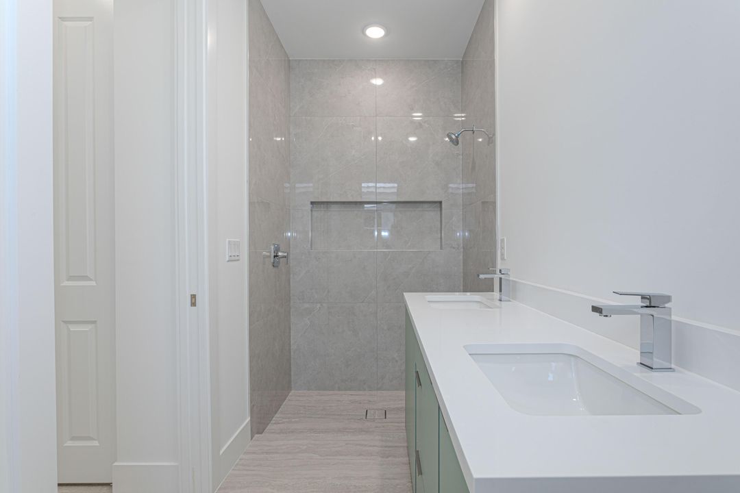 Activo con contrato: $749,000 (4 camas, 3 baños, 1947.5 Pies cuadrados)