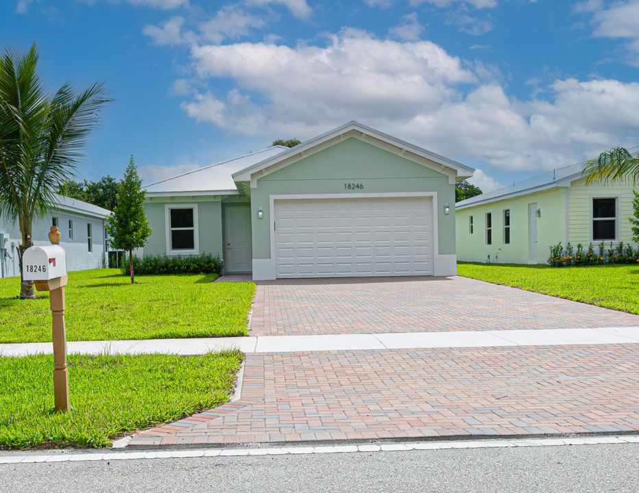 Activo con contrato: $749,000 (4 camas, 3 baños, 1947.5 Pies cuadrados)