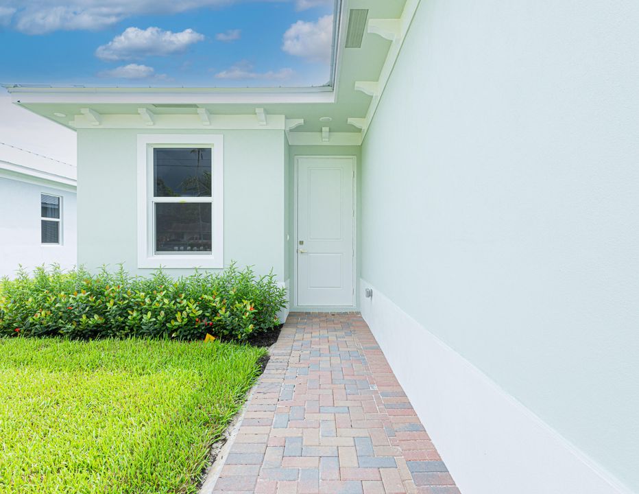 Activo con contrato: $749,000 (4 camas, 3 baños, 1947.5 Pies cuadrados)