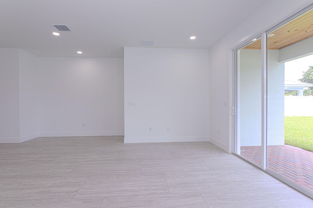 Activo con contrato: $749,000 (4 camas, 3 baños, 1947.5 Pies cuadrados)