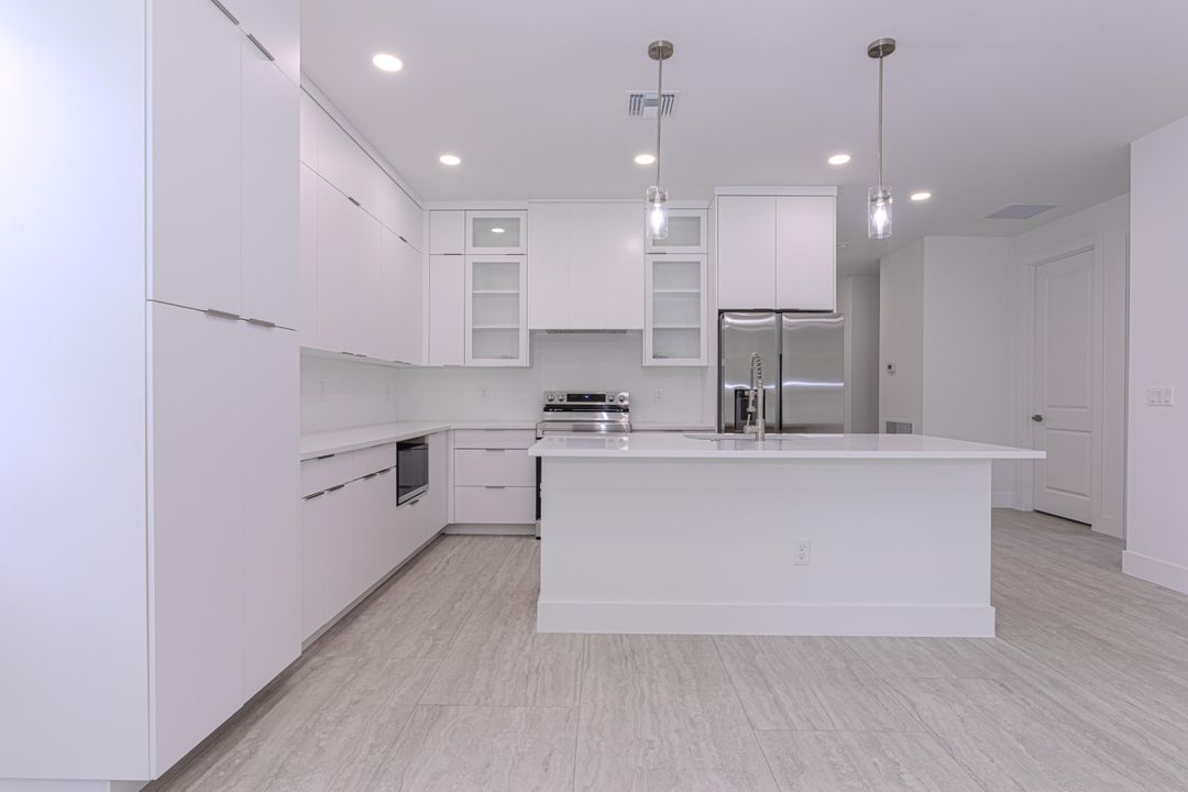 Activo con contrato: $749,000 (4 camas, 3 baños, 1947.5 Pies cuadrados)