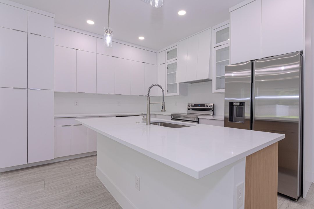 Activo con contrato: $749,000 (4 camas, 3 baños, 1947.5 Pies cuadrados)