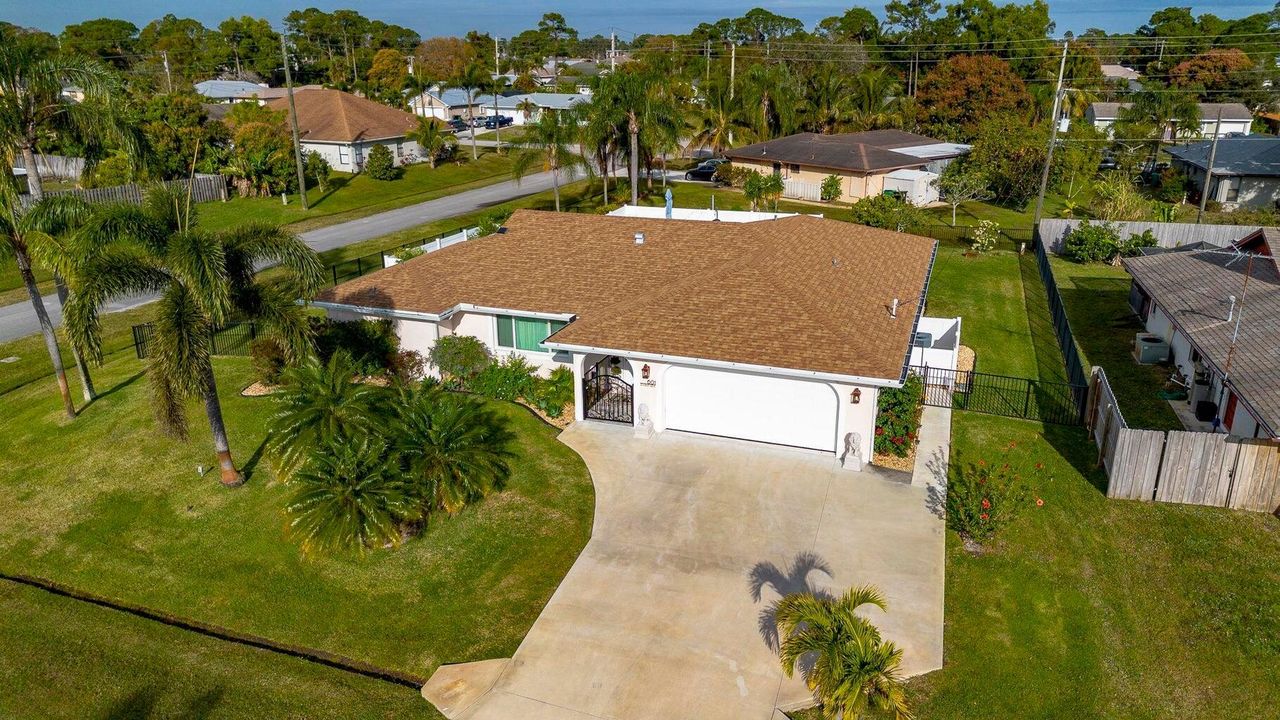 Под контрактом: $3,350 (3 спален, 2 ванн, 2210 Квадратных фут)