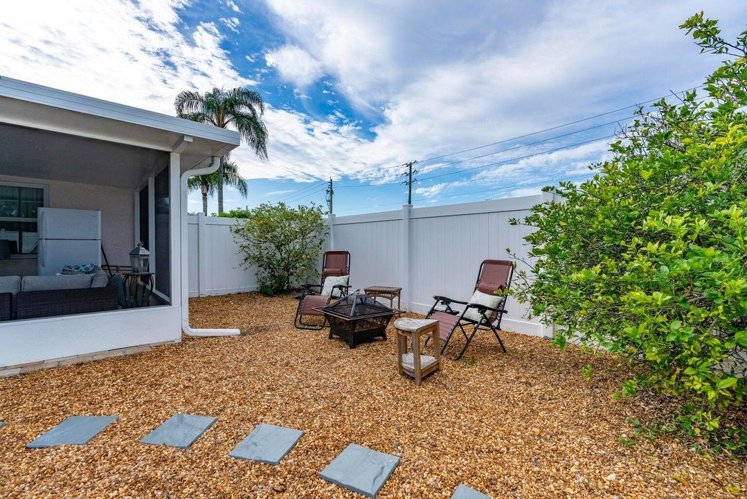 Под контрактом: $3,350 (3 спален, 2 ванн, 2210 Квадратных фут)