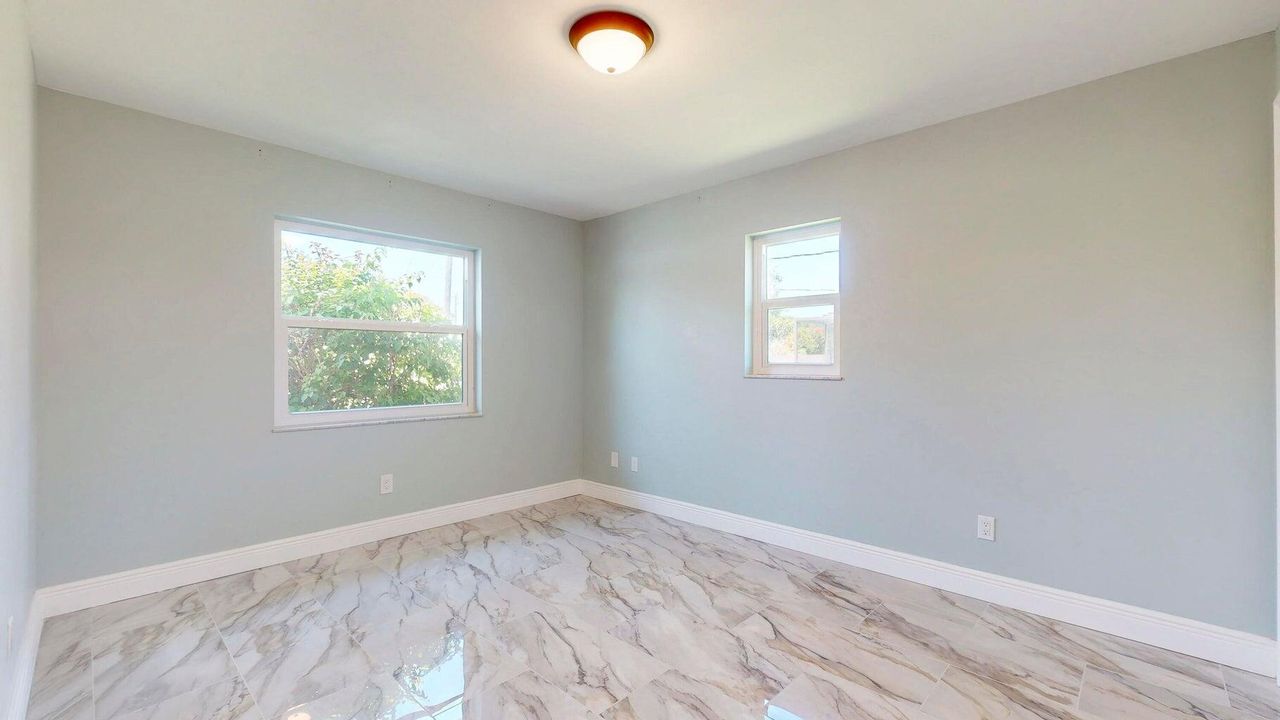 Под контрактом: $3,350 (3 спален, 2 ванн, 2210 Квадратных фут)