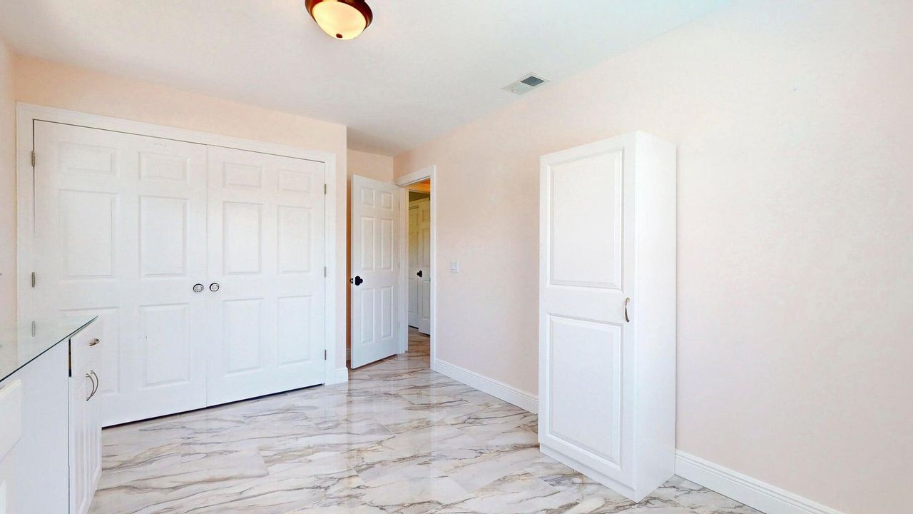 Под контрактом: $3,350 (3 спален, 2 ванн, 2210 Квадратных фут)