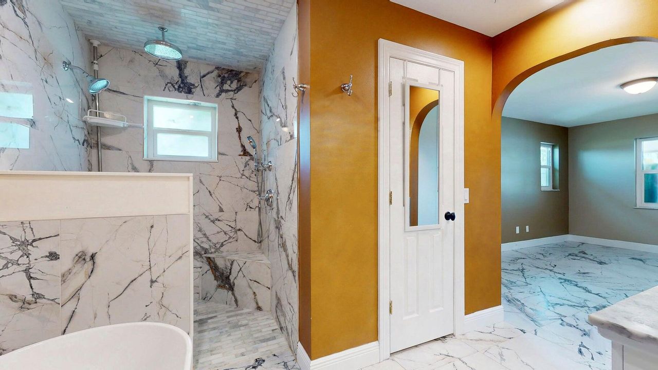 Под контрактом: $3,350 (3 спален, 2 ванн, 2210 Квадратных фут)