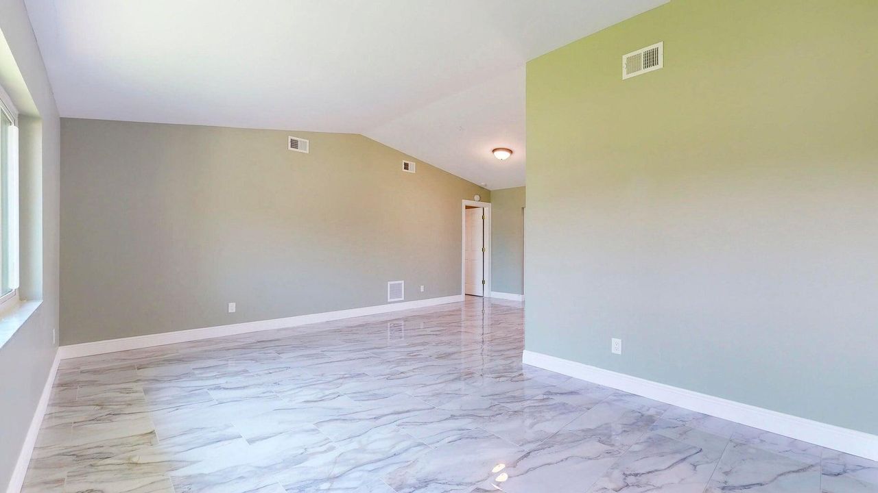 Под контрактом: $3,350 (3 спален, 2 ванн, 2210 Квадратных фут)