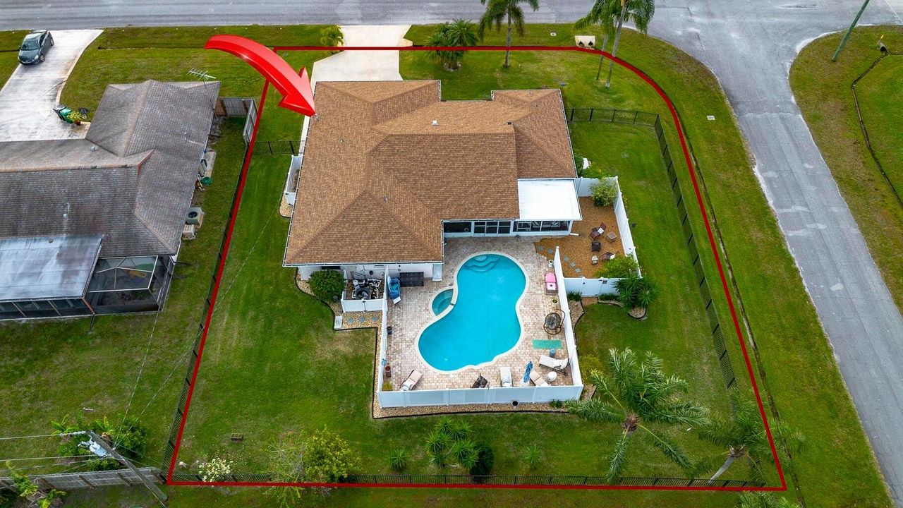 Под контрактом: $3,350 (3 спален, 2 ванн, 2210 Квадратных фут)