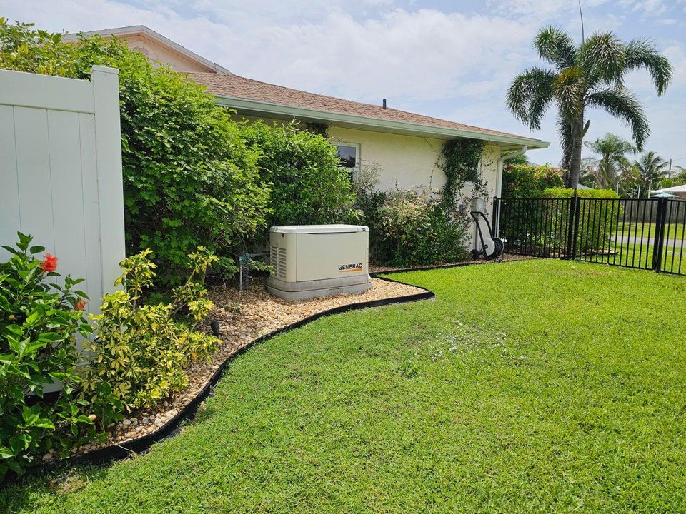 Под контрактом: $3,350 (3 спален, 2 ванн, 2210 Квадратных фут)