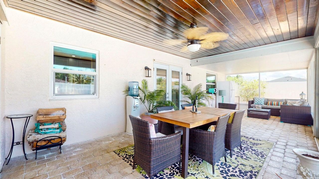 Под контрактом: $3,350 (3 спален, 2 ванн, 2210 Квадратных фут)