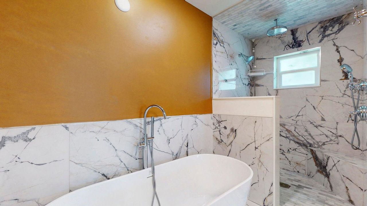 Под контрактом: $3,350 (3 спален, 2 ванн, 2210 Квадратных фут)