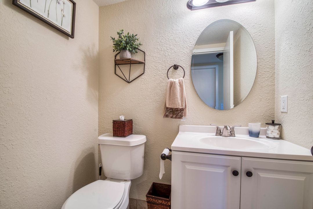 合同活跃: $115,000 (2 贝兹, 1 浴室, 835 平方英尺)