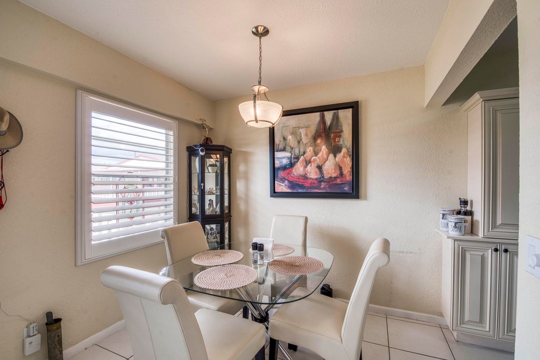 合同活跃: $115,000 (2 贝兹, 1 浴室, 835 平方英尺)