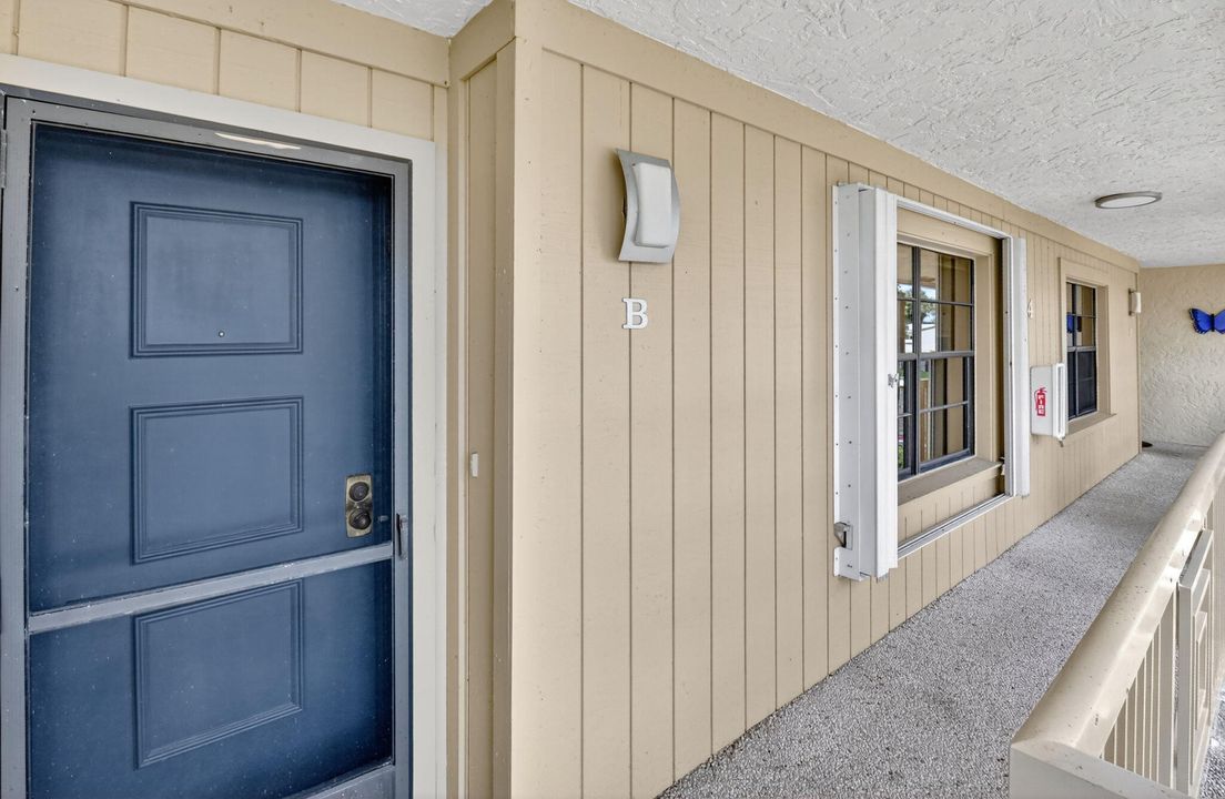 Под контрактом: $225,000 (3 спален, 2 ванн, 2169 Квадратных фут)