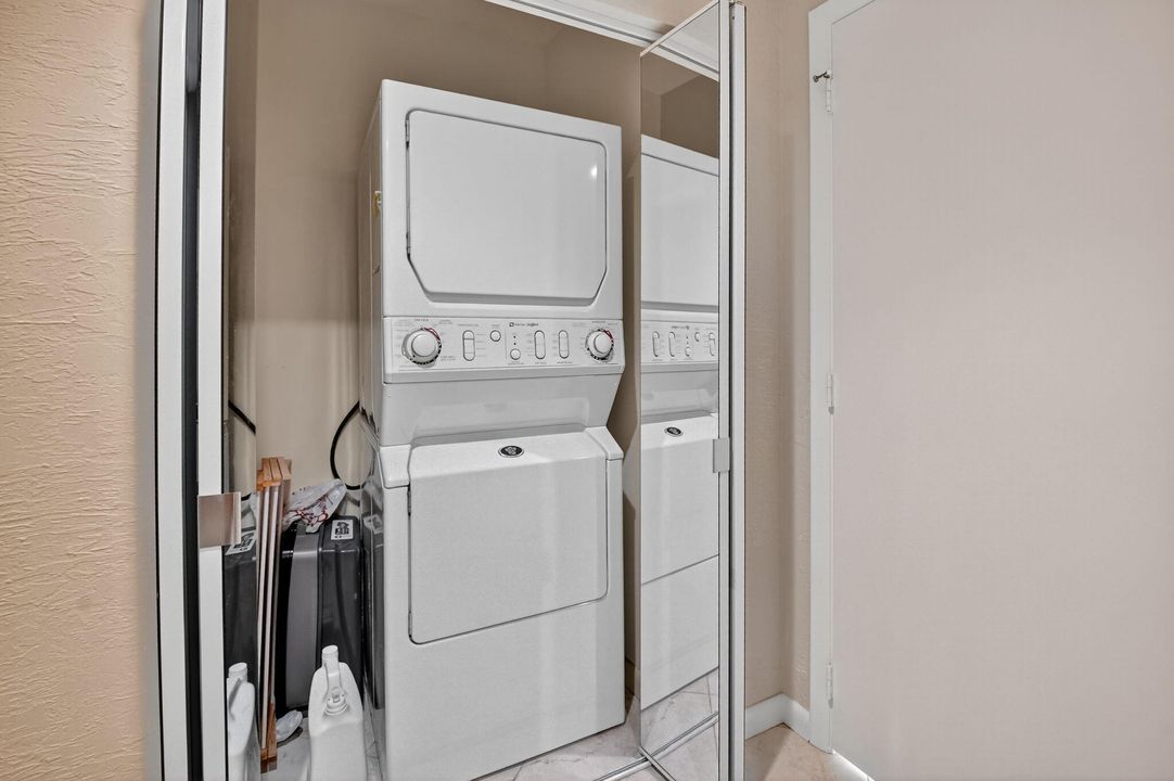 Под контрактом: $225,000 (3 спален, 2 ванн, 2169 Квадратных фут)