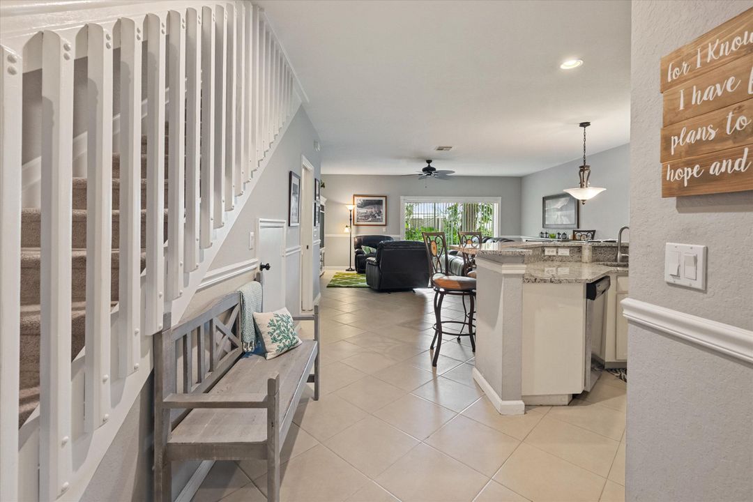 合同活跃: $395,000 (3 贝兹, 2 浴室, 1568 平方英尺)