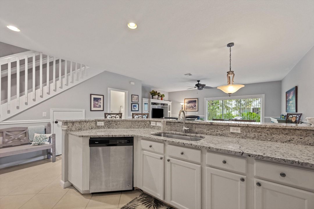 合同活跃: $395,000 (3 贝兹, 2 浴室, 1568 平方英尺)