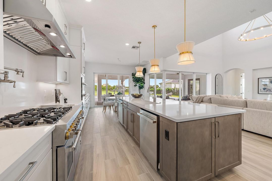 На продажу: $5,699,000 (6 спален, 6 ванн, 5762 Квадратных фут)